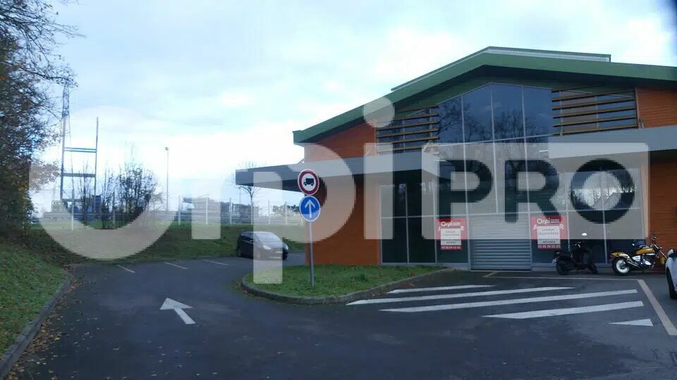 Local d’activités dans Varennes-Vauzelles à louer - Photo de l’immeuble – Image 1 sur 9
