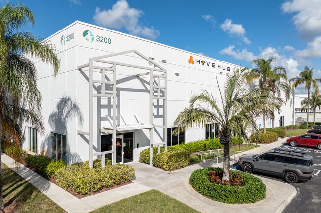 Plus de détails pour 3200 NW 112th Ave, Miami, FL - Local d'activités, Industriel/Logistique à louer