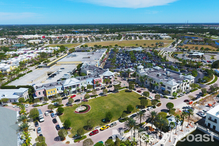 10451 SW Village Center Dr, Port Saint Lucie, FL à louer - Photo de l’immeuble – Image 2 sur 7