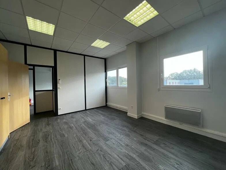 119 Rue Des Quarante Mines, Allonne à louer - Photo de l’immeuble – Image 3 sur 12
