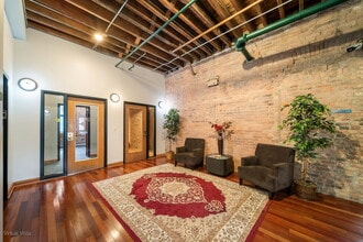 607 W Fulton St, Chicago, IL à louer Hall d’entrée– Image 2 sur 4