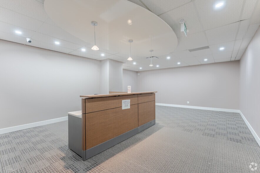 700 Dorval Dr, Oakville, ON à louer - Numérisation 3D Matterport – Image 3 sur 29