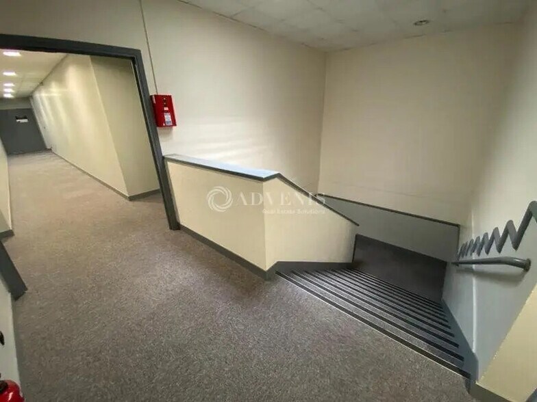 Bureau dans Verrières-le-Buisson à louer - Photo de l’immeuble – Image 3 sur 5