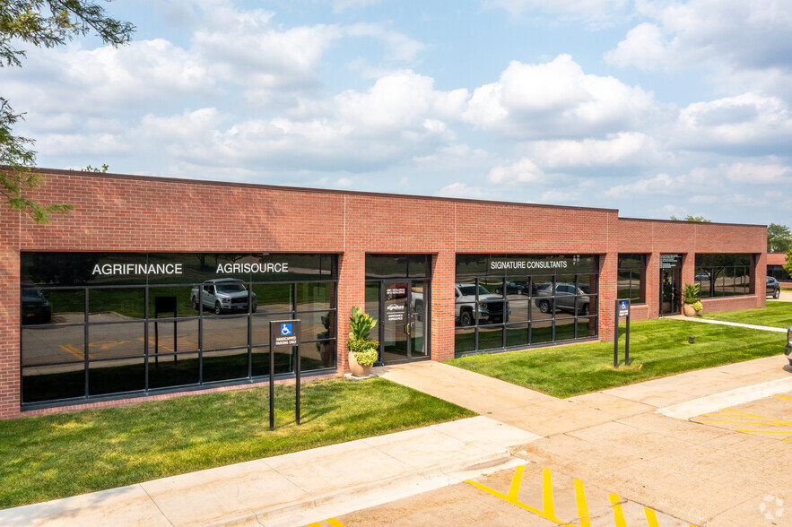 6901-6965 Vista Dr, West Des Moines, IA à louer - Photo de l’immeuble – Image 2 sur 6