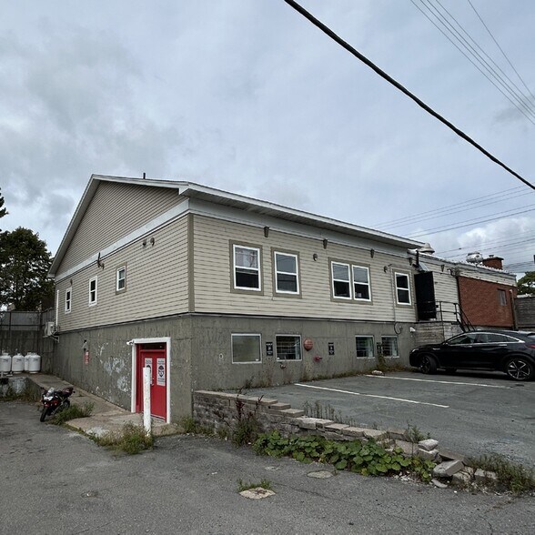247 Herring Cove Rd, Halifax, NS à louer - Photo principale – Image 1 sur 11