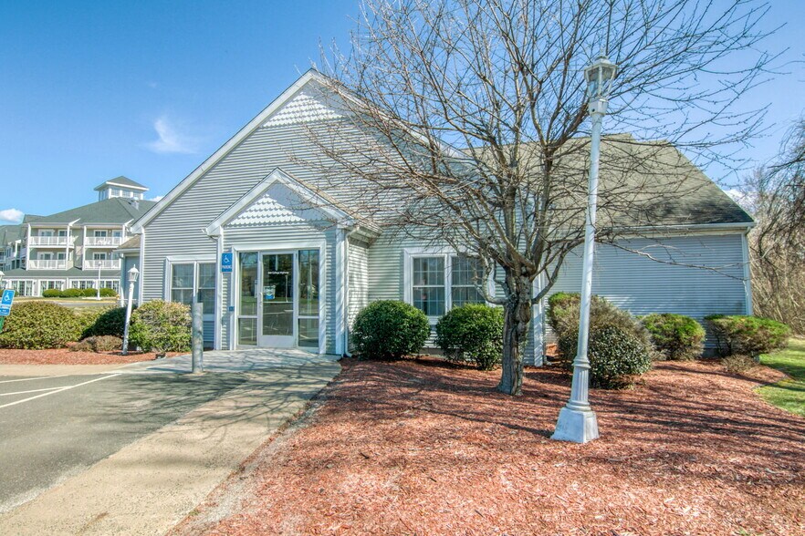 800 College Hwy, Southwick, MA à louer - Photo de l’immeuble – Image 1 sur 19