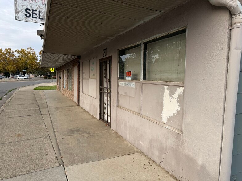 217 Percy Ave, Yuba City, CA à vendre - Photo de l’immeuble – Image 3 sur 68