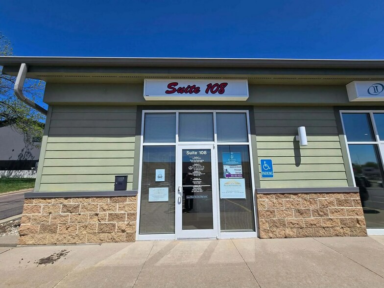 1101 S Broadway St, Yankton, SD à louer - Photo de l’immeuble – Image 2 sur 12