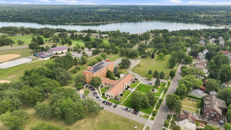985 Ivy Ave E, Saint Paul, MN à vendre - Photo de l’immeuble – Image 3 sur 81