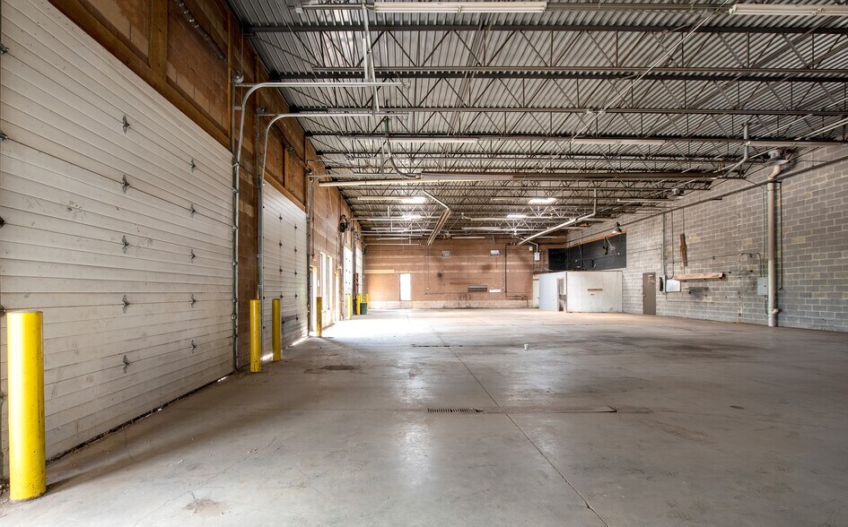 7516 Tyler Blvd, Mentor, OH à louer - Photo de l’immeuble – Image 2 sur 5
