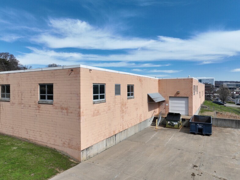 5027 Madison Rd, Cincinnati, OH à vendre - Photo de l’immeuble – Image 3 sur 7