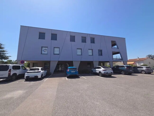 Plus de détails pour Local d’activités à vendre