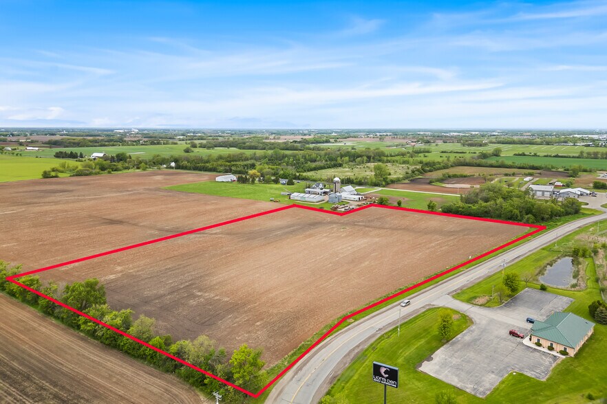 1600 Planeview Dr, Oshkosh, WI à vendre - Aérien – Image 2 sur 26