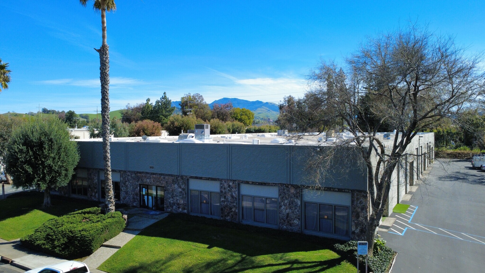 1015 Shary Cir, Concord, CA à louer Photo principale– Image 1 sur 7