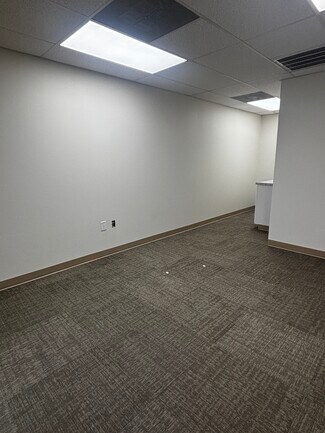 Plus de détails pour 3801 N Interstate 35, Denton, TX - Local d'activités à louer