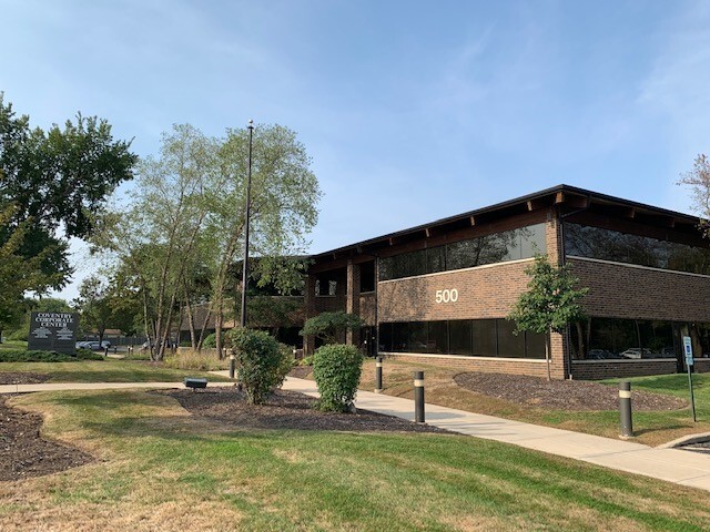 500 Coventry Ln, Crystal Lake, IL à louer - Photo de l’immeuble – Image 1 sur 8