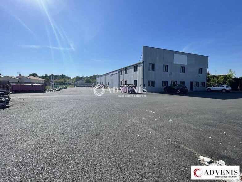 Bureau dans Ambarès-et-Lagrave à louer - Photo de l’immeuble – Image 1 sur 10