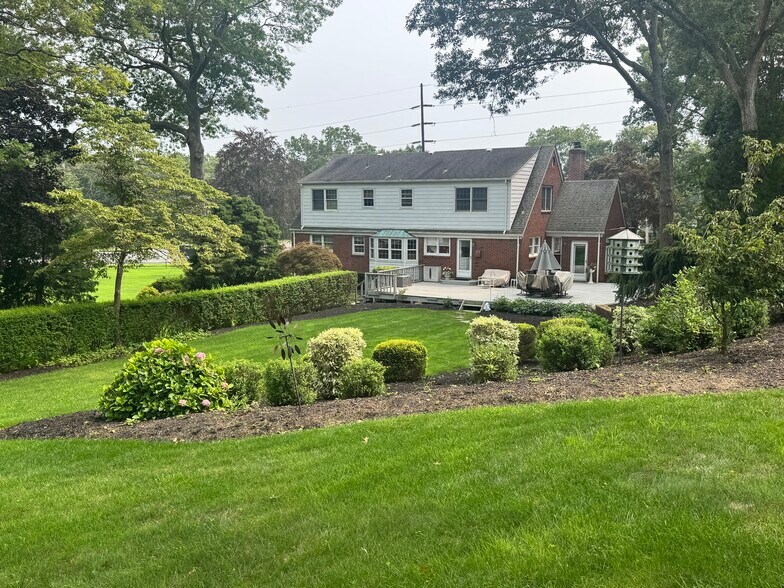 77 Jamaica Ave, Holtsville, NY à vendre - Photo de l’immeuble – Image 2 sur 3
