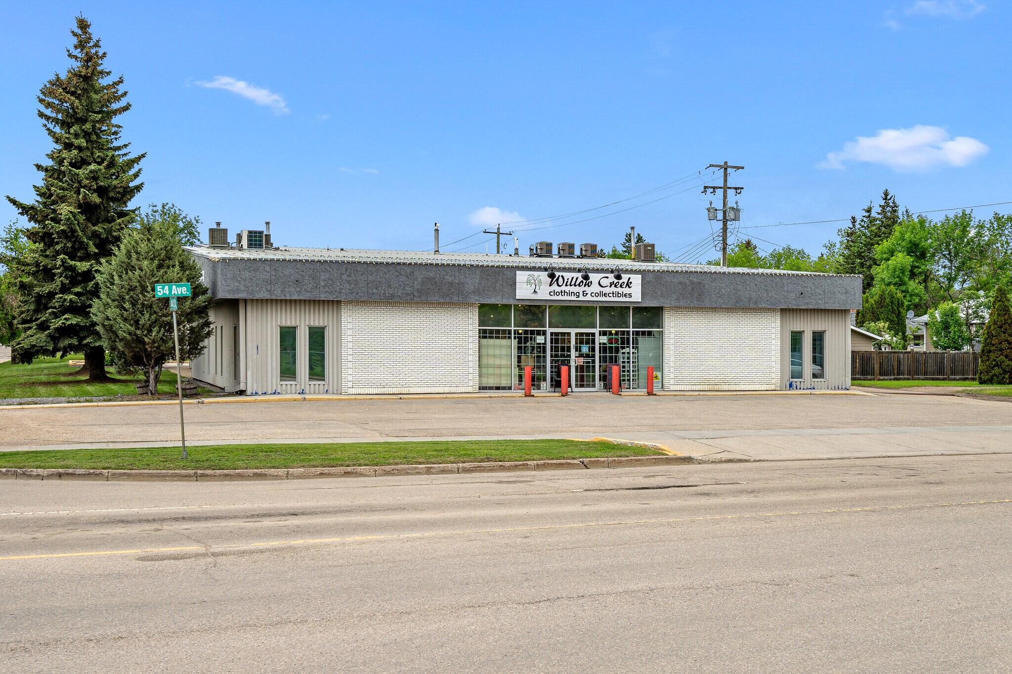 5402 44 St, Lloydminster, AB à vendre Photo de l’immeuble– Image 1 sur 58