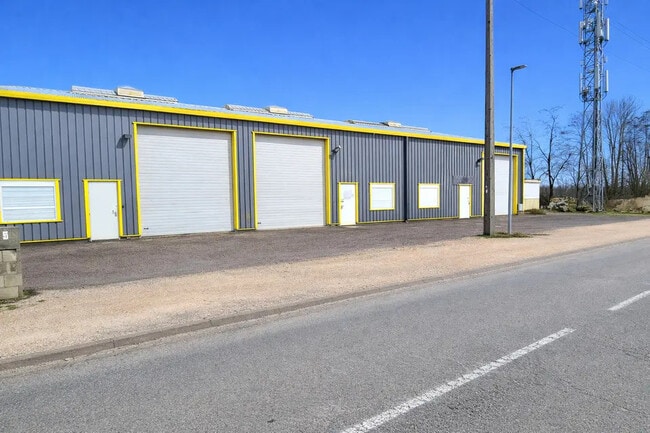 Plus de détails pour Local d'activités à louer