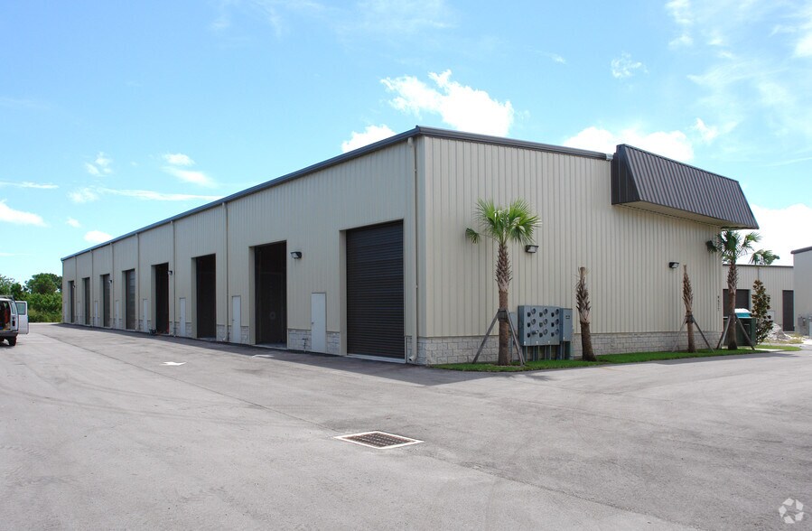 9577 Gator Dr, Sebastian, FL à louer - Photo de l’immeuble – Image 3 sur 4