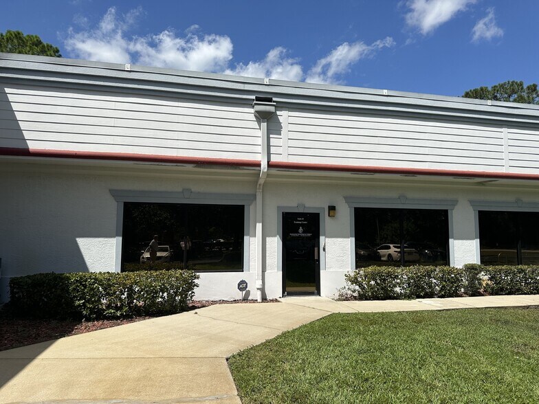 1825 Business Park Blvd, Daytona Beach, FL à louer - Photo de l’immeuble – Image 2 sur 8