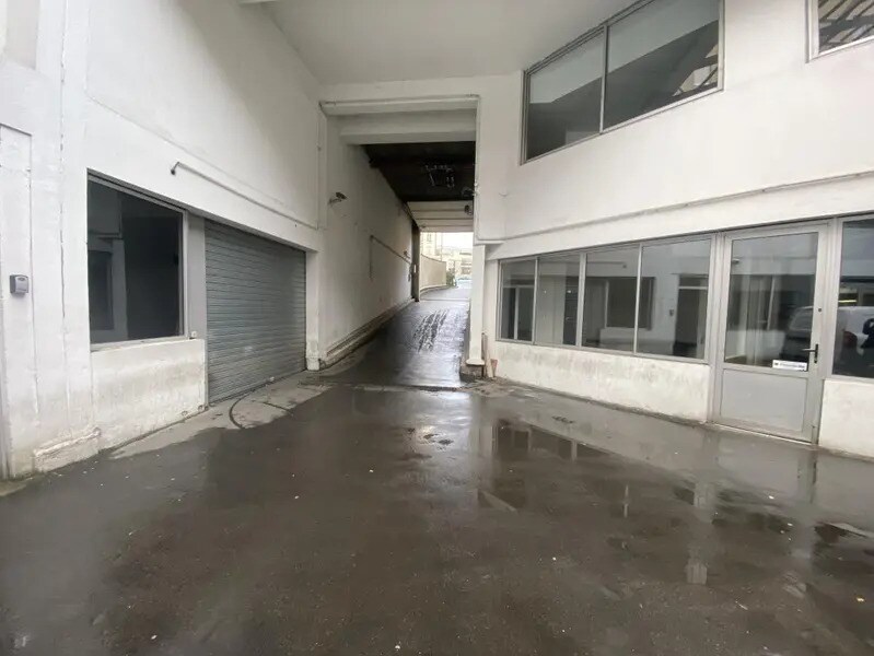 Industriel/Logistique dans Courbevoie à vendre Photo de l’immeuble– Image 1 sur 10