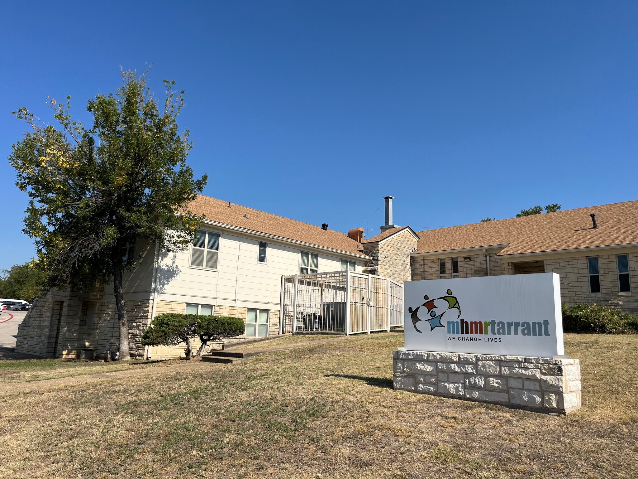 2400 NW 24th St, Fort Worth, TX à vendre Photo principale– Image 1 sur 22