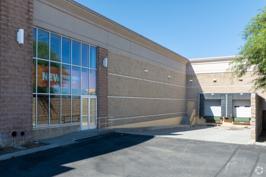 1482 E 2nd St, Beaumont, CA à vendre - Photo de l’immeuble – Image 3 sur 4