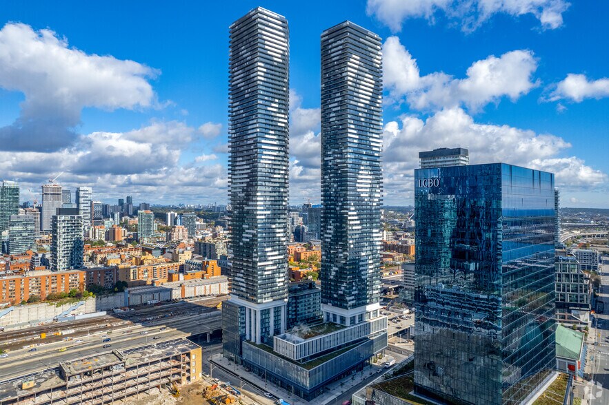 95 Lake Shore Blvd E, Toronto, ON à louer - Photo de l’immeuble – Image 3 sur 4