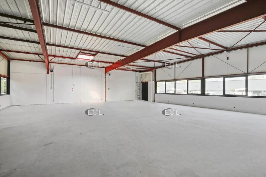 Local d’activités dans Villebon-sur-Yvette à louer - Photo de l’immeuble – Image 2 sur 5