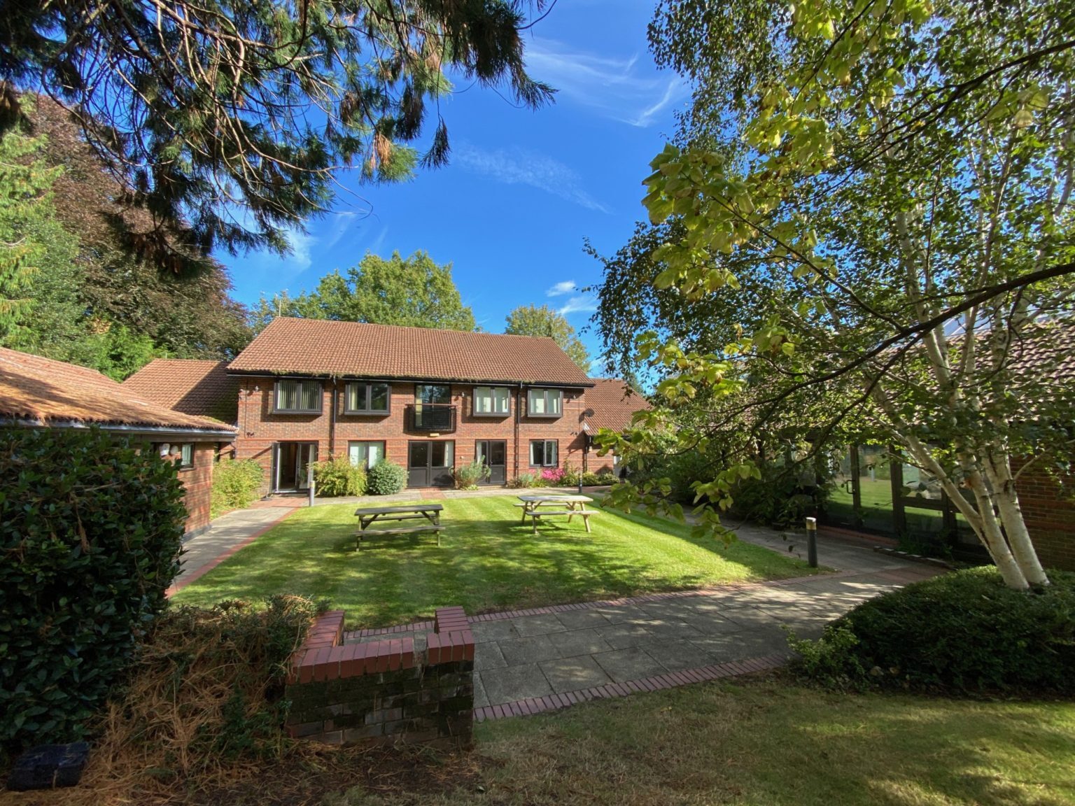 3 Bassett Av, Southampton à louer Photo de l’immeuble– Image 1 sur 9