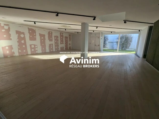 Plus de détails pour Local commercial à louer