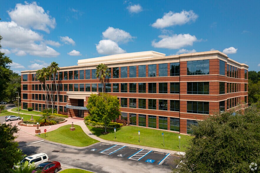 10210 Highland Manor Dr, Tampa, FL à louer - Photo de l’immeuble – Image 3 sur 14