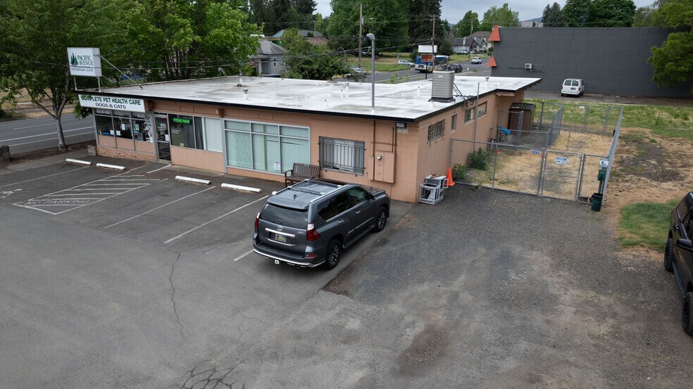 2625 Pacific Ave, Forest Grove, OR à vendre - Photo de l’immeuble – Image 2 sur 5