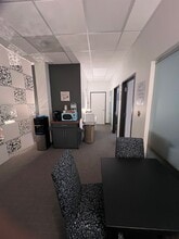 10631 N Kendall Dr, Miami, FL à louer Photo de l’immeuble– Image 1 sur 9