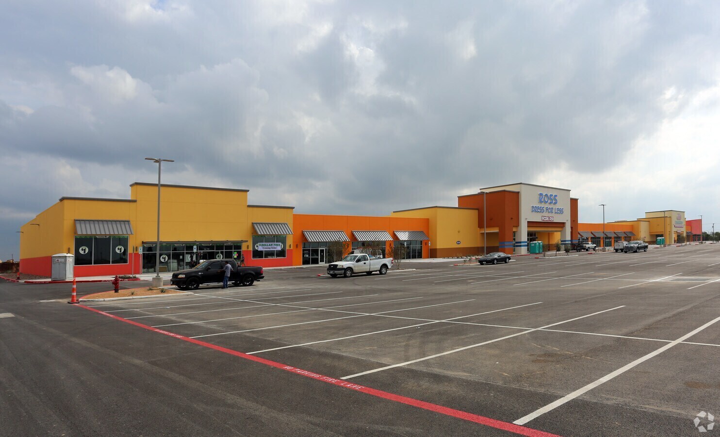 5203 Bob Bullock Loop 20, Laredo, TX à louer Photo de l’immeuble– Image 1 sur 7
