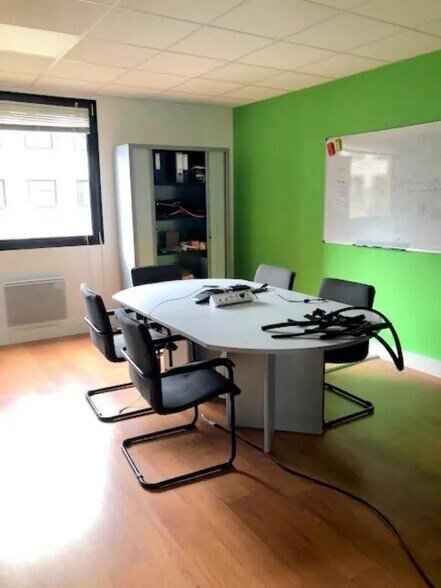 Bureau dans Jouy-en-Josas à louer - Photo de l’immeuble – Image 3 sur 16
