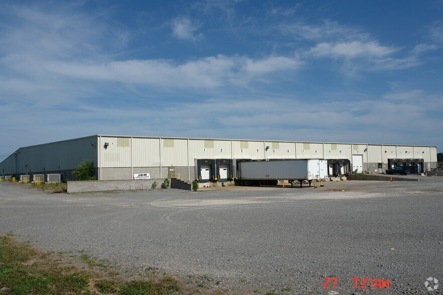 1136 Dunlop Ln, Clarksville, TN à louer - Photo de l’immeuble – Image 2 sur 50