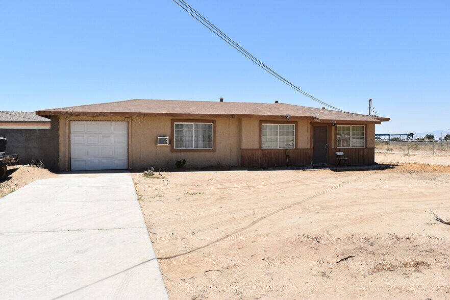 42155 8th St E, Lancaster, CA à vendre - Photo de l’immeuble – Image 2 sur 13