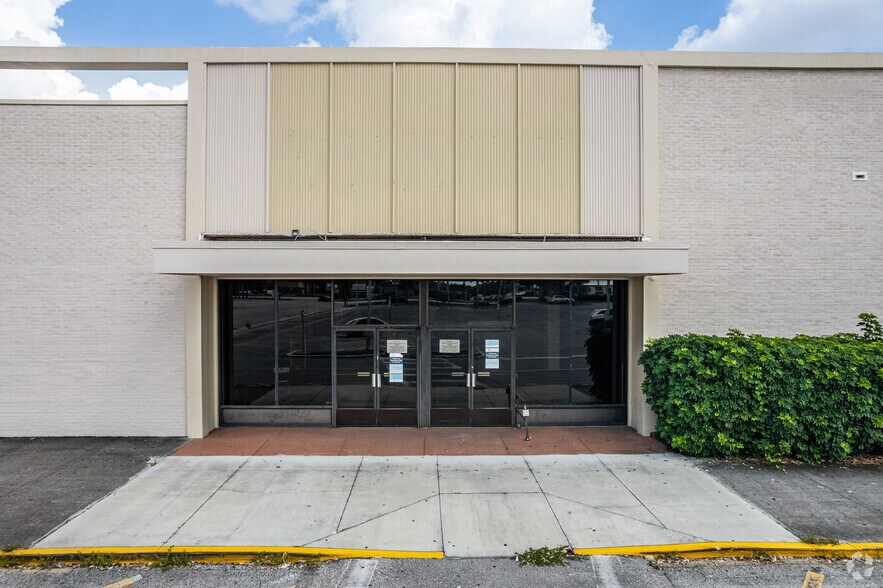 4003-4325 Cleveland Ave, Fort Myers, FL à louer - Photo de l’immeuble – Image 3 sur 4