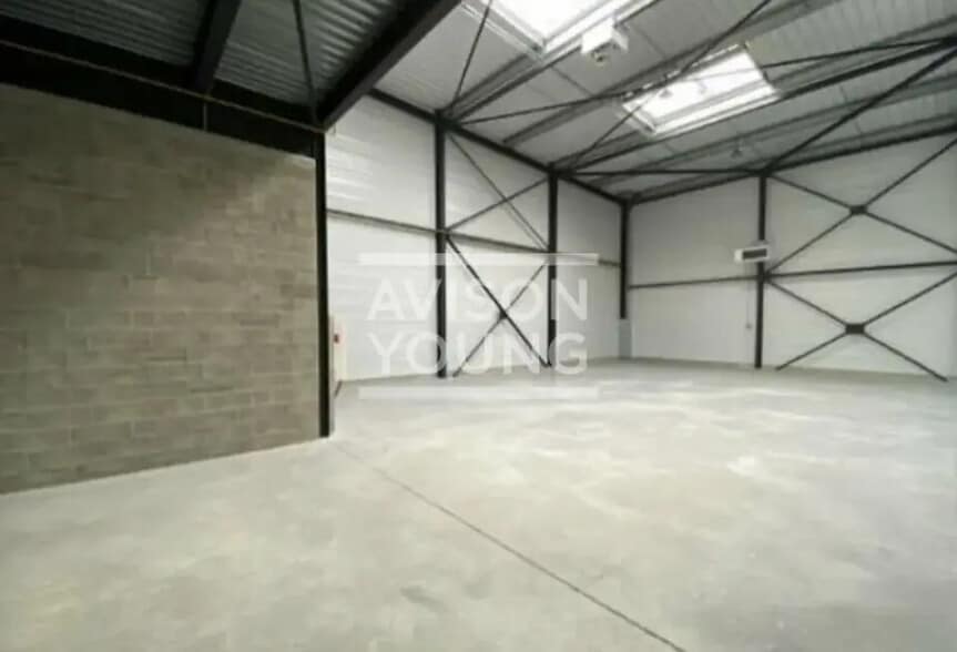 Local d'activités dans Stains à vendre - Photo de l’immeuble – Image 3 sur 3