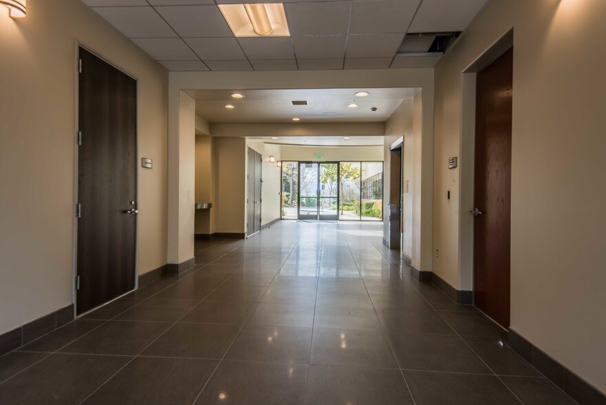 4580 E Thousand Oaks Blvd, Westlake Village, CA à louer - Photo intérieure – Image 3 sur 6