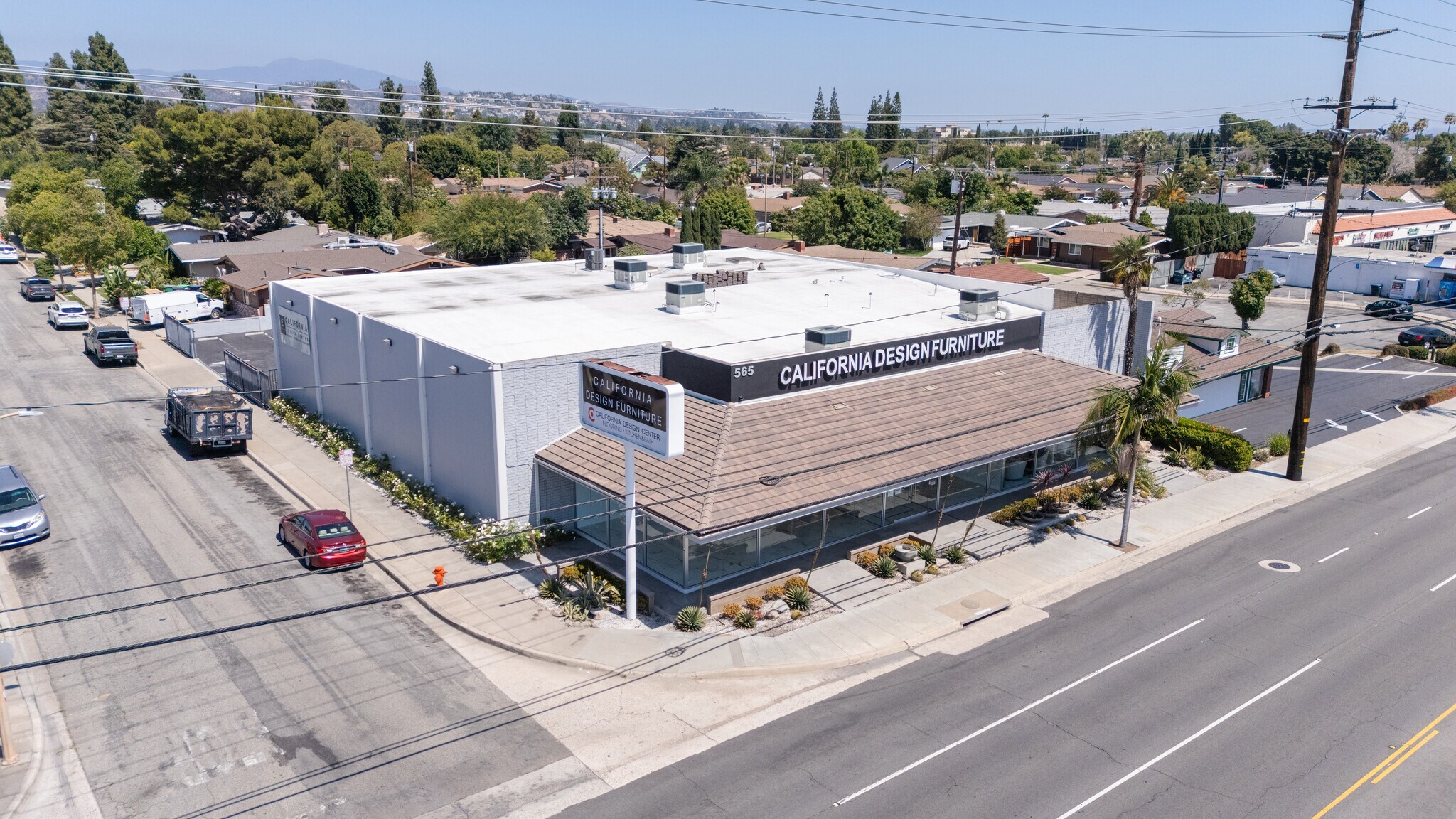 565 N Tustin St, Orange, CA à vendre Photo de l’immeuble– Image 1 sur 13