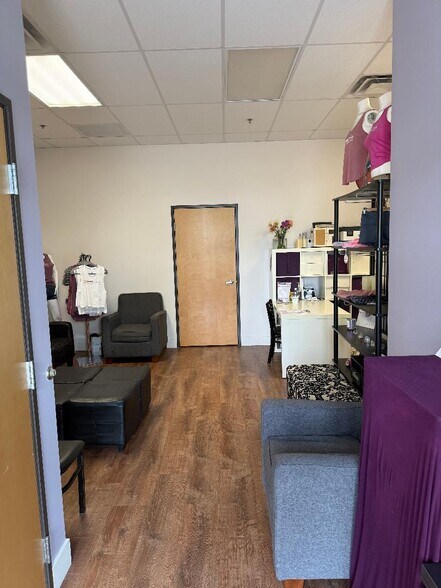 1655 W Chandler Blvd, Chandler, AZ à louer - Photo de l’immeuble – Image 3 sur 10