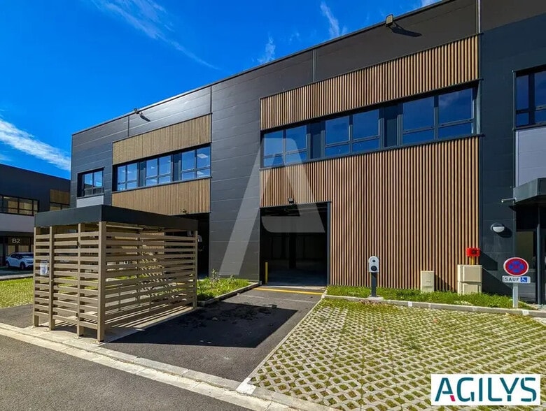 8 Rue Denis Papin, Trappes à louer - Photo de l’immeuble – Image 3 sur 15