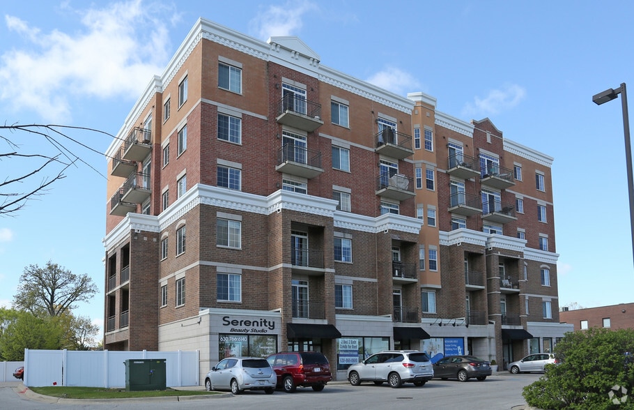 238 E Irving Park Rd, Wood Dale, IL à louer - Photo de l’immeuble – Image 1 sur 5