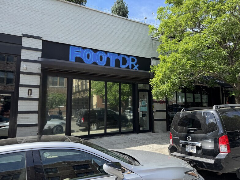 321 Starr St, Brooklyn, NY à louer - Photo de l’immeuble – Image 2 sur 9