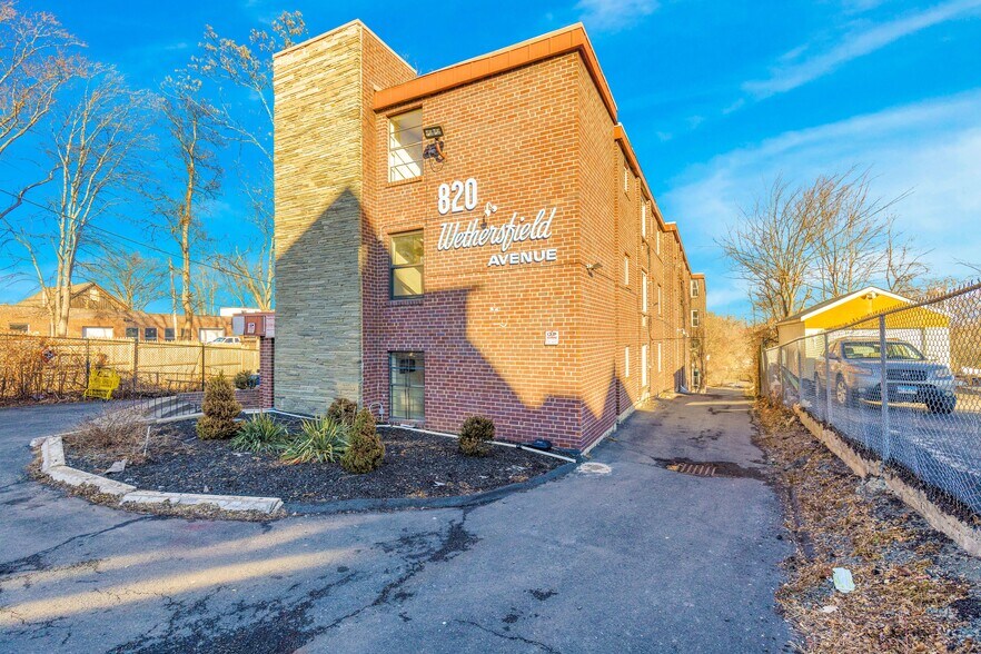 820 Wethersfield Ave, Hartford, CT à vendre - Photo principale – Image 2 sur 7