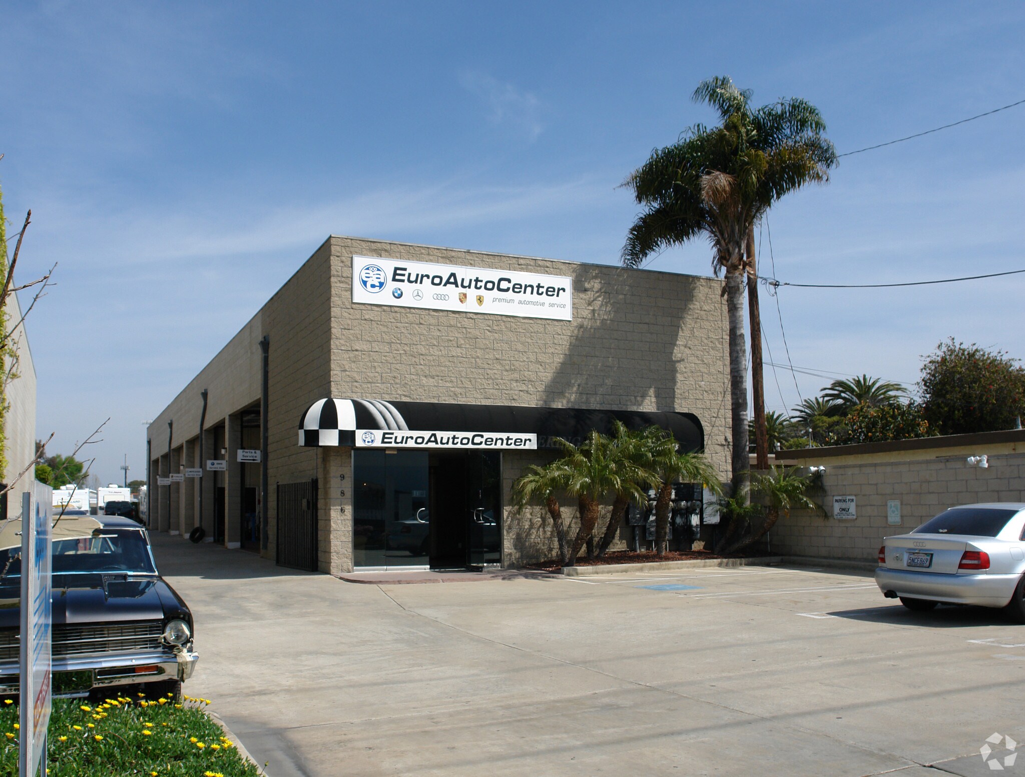 986 W 17th St, Costa Mesa, CA à louer Photo principale– Image 1 sur 9